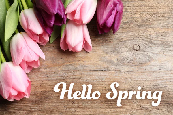 Красивые Цветы Текст Hello Spring Деревянном Фоне — стоковое фото