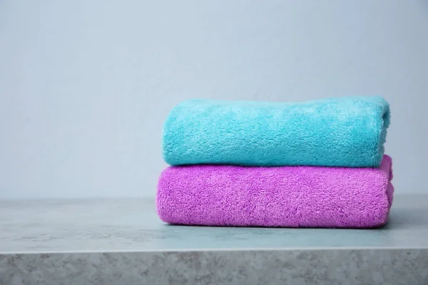 Colorful Clean Soft Towels Table Light Background Space Text — Stock Photo, Image