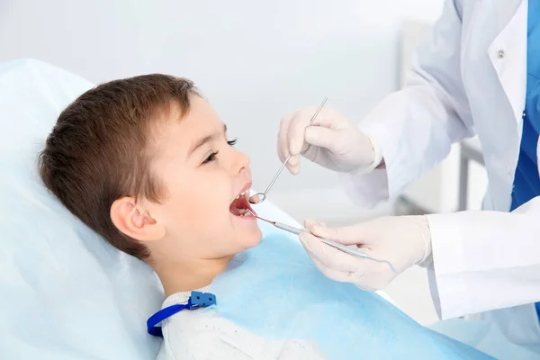 Dentist Examining Cute Boy Teeth Modern Clinic — Stock Photo, Image