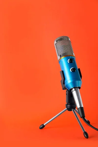 Kondensatormikrofon Färg Bakgrunden Utrymme För Text — Stockfoto
