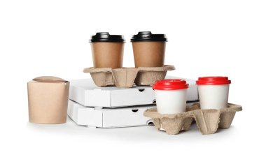 Ayrı kaplarda beyaz arka planda, mockup tasarım için. Food teslim