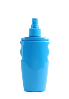 Güneş koruma vücut beyaz zemin üzerine krem ile şişe