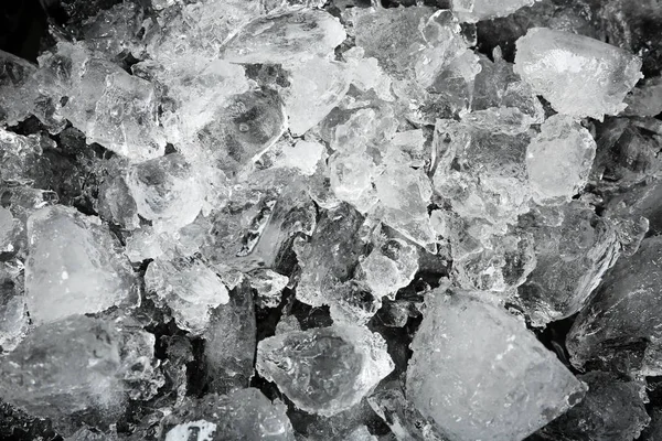 Crushed Ice Auf Schwarzem Hintergrund Draufsicht — Stockfoto