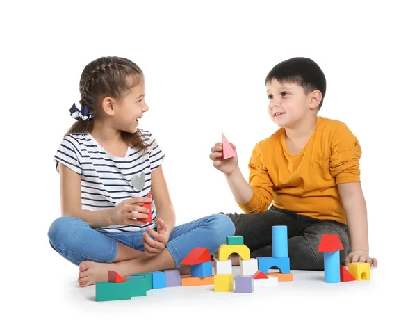Niedliche Kinder Spielen Mit Bunten Blöcken Auf Weißem Hintergrund — Stockfoto