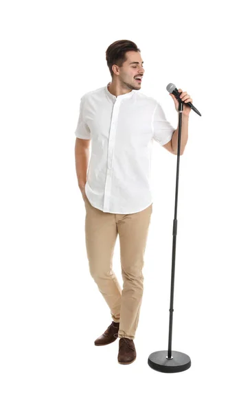 Mladý Pohledný Muž Zpívat Mikrofonu Bílém Pozadí — Stock fotografie