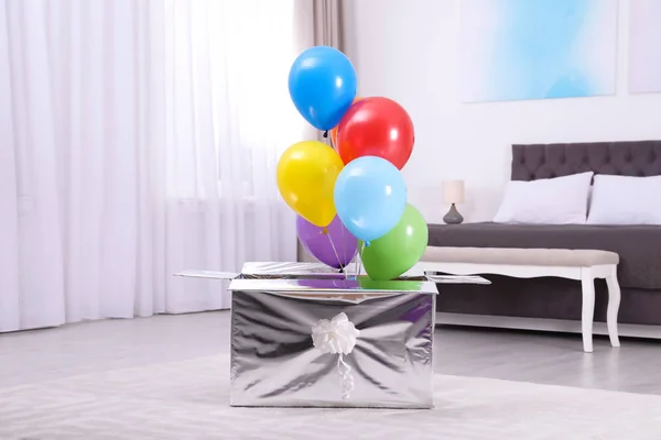 Pudełko Jasnym Balonie Nowoczesnej Sypialni — Zdjęcie stockowe