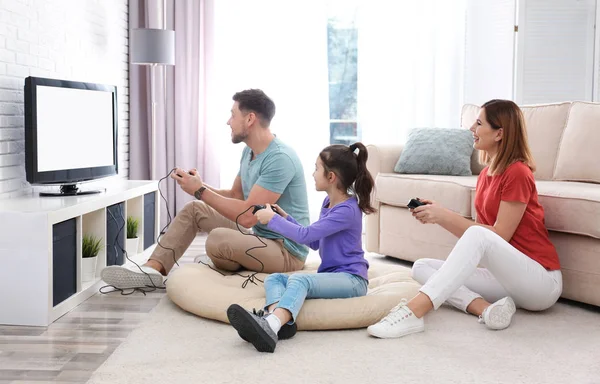 Família Feliz Jogando Jogos Vídeo Sala Estar — Fotografia de Stock