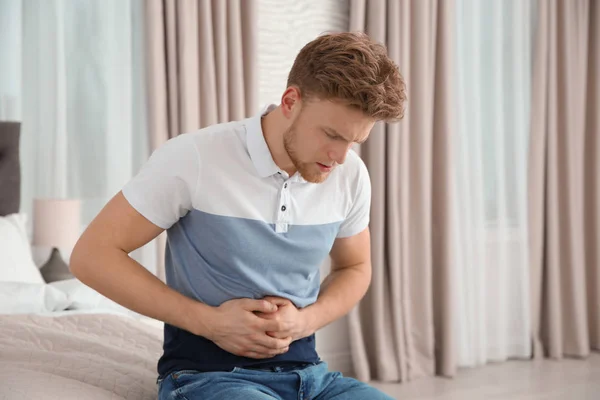 Jeune Homme Ayant Des Nausées Dans Chambre Sens Malade — Photo