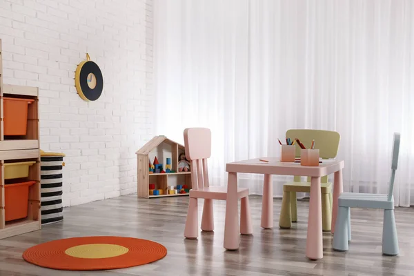 Moderna Habitación Infantil Interior Con Mesa Sillas — Foto de Stock