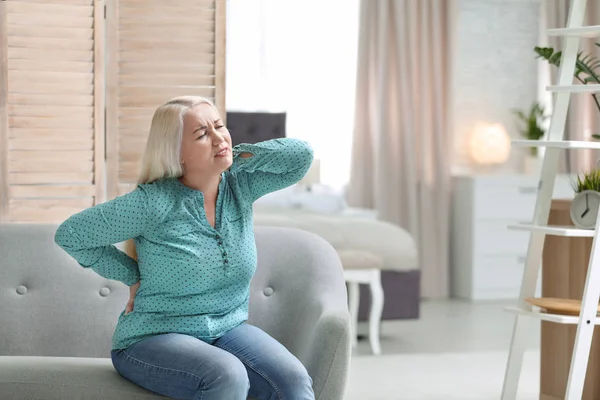 Senior Woman Suffering Back Pain Home — Stock Photo, Image