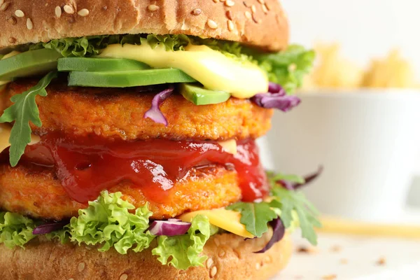 Vegetarián Burger Mrkev Placičky Rozostřeného Pozadí Closeup — Stock fotografie