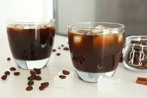 Pohár Kávét Iszik Jeget Táblázat — Stock Fotó
