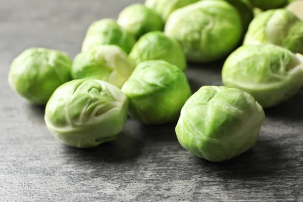 Verse Spruitjes Grijze Tafel Close — Stockfoto