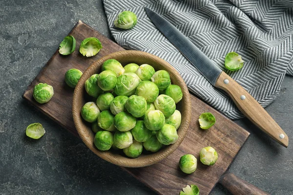 Samenstelling Met Kom Spruiten Grijze Achtergrond Plat Leggen — Stockfoto