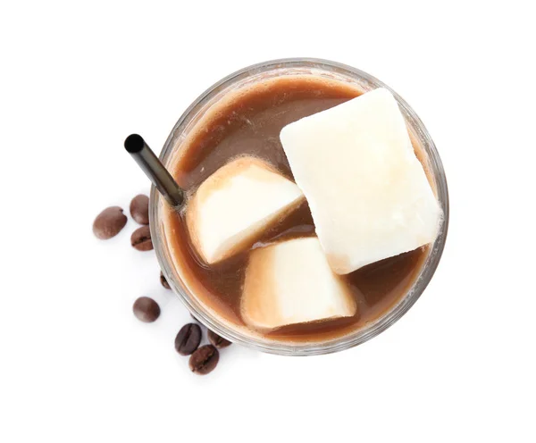 Кофейный Напиток Молочными Кубиками Льда Бобами Белом Фоне Вид Сверху — стоковое фото