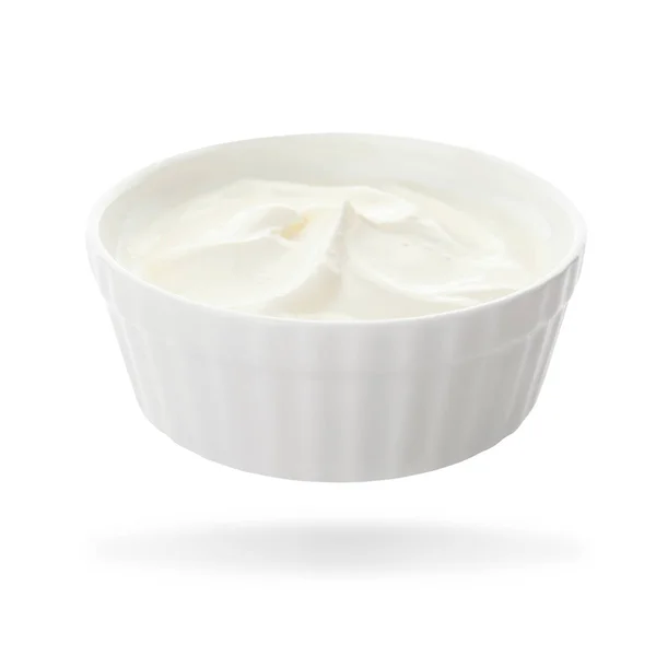 Cuenco Cerámica Con Deliciosa Crema Agria Sobre Fondo Blanco — Foto de Stock