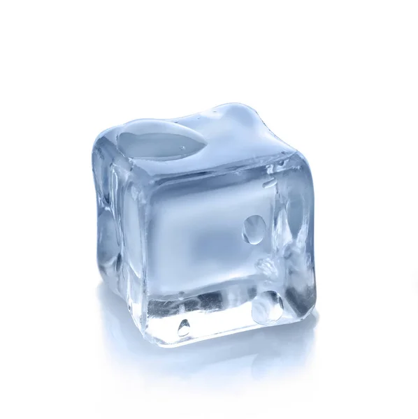 Beyaz Arka Plan Üzerinde Kristal Berraklığında Ice Cube — Stok fotoğraf