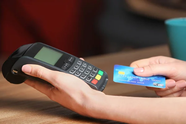 Woman Using Modern Payment Terminal Table Indoors Closeup — Stock Photo, Image