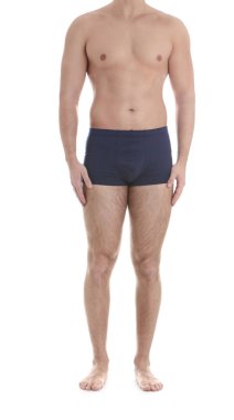 Beyaz arka planda, closeup genç atletik erkek. Kilo kaybı