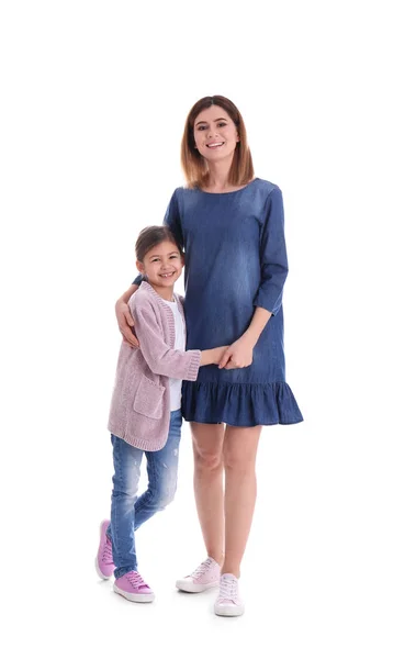 Gelukkige Vrouw Dochter Stijlvolle Kleding Witte Achtergrond — Stockfoto