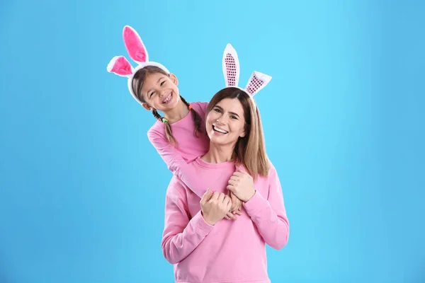 Happy Woman Daughter Bunny Ears Color Background — Stock Photo, Image