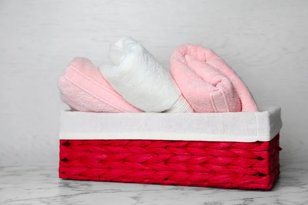 Basket Soft Bath Towels Table — Stock Photo, Image
