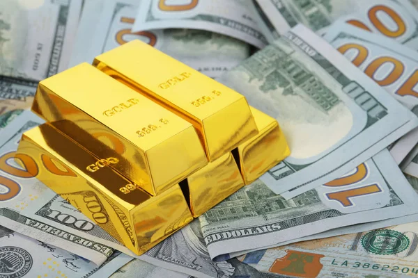 Dyrbara Glänsande Guld Barer Dollarsedlar — Stockfoto