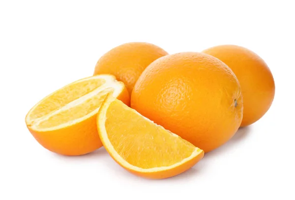 Frische Orangen Mit Auf Weiß Isolierten Blättern — Stockfoto