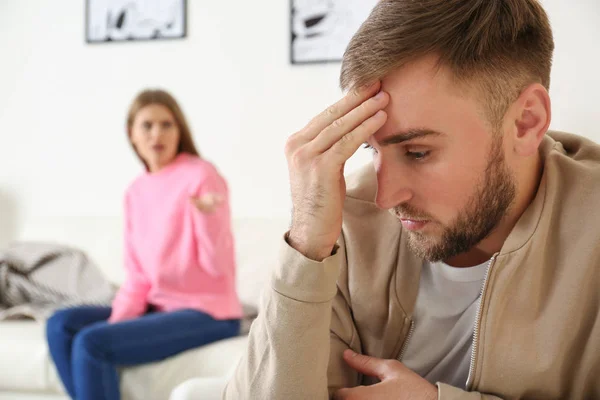 Young Couple Ignoring Each Other Argument Living Room Relationship Problems — Stock Photo, Image