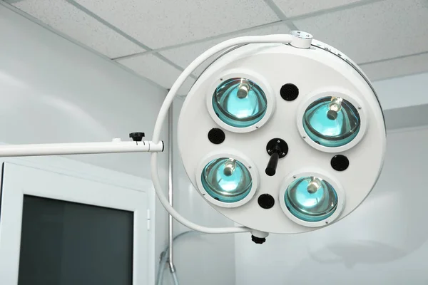 Kraftfull Kirurgiska Lampor Moderna Operationssalen — Stockfoto
