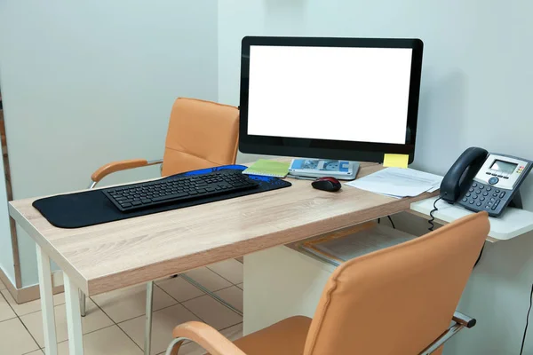 Läkares Arbetsplats Med Dator Modern Klinik Utrymme För Design — Stockfoto