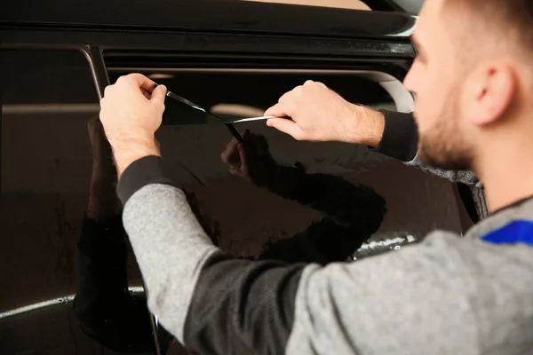 Trabajo Calificado Teñido Ventana Del Coche Tienda — Foto de Stock