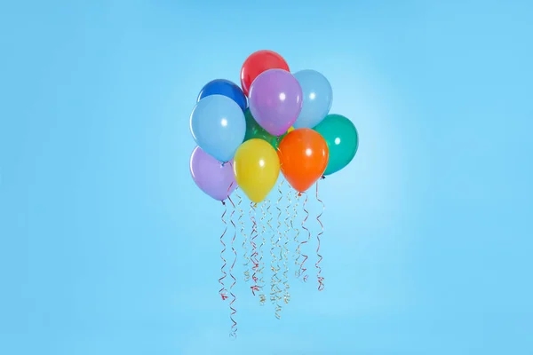 Muchos Globos Brillantes Flotando Fondo Color — Foto de Stock