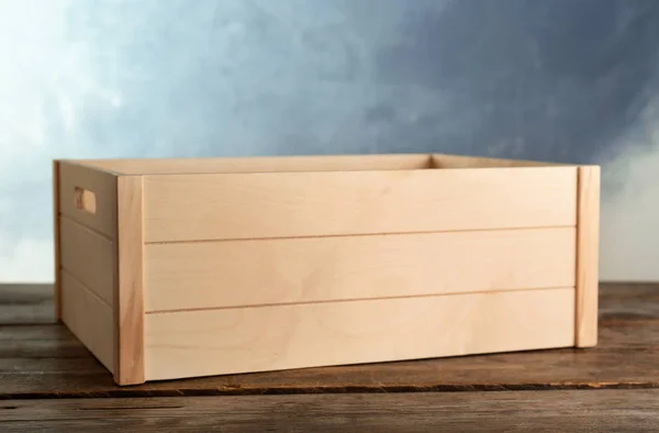 Деревянный Ящик Столе Цветном Фоне — стоковое фото