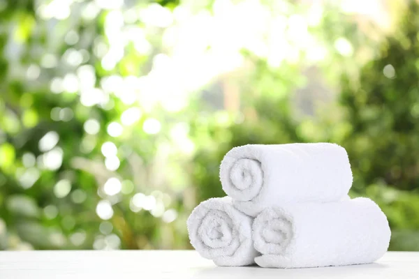 Soft Bath Towels Table Blurred Background Space Text — Stock Photo, Image