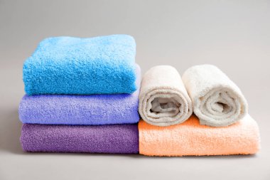 Açık renkli renkli temiz yumuşak havlu