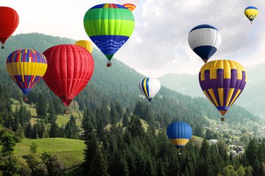 Dağ manzarası ve uçan Hava balonlar üzerinde yeşil orman