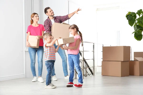 Happy Family Moving Boxes New House — Stock Photo, Image