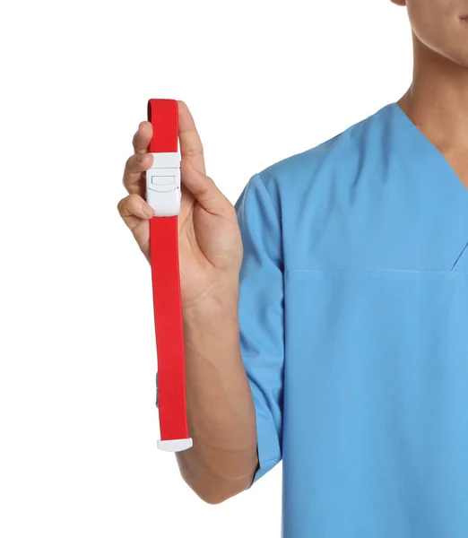 Médico Masculino Segurando Torniquete Fundo Branco Close Objeto Médico — Fotografia de Stock