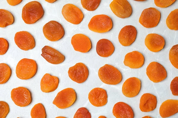 Flache Lagekomposition Mit Aprikosen Auf Grauem Hintergrund Trockenfrüchte Als Gesunde — Stockfoto