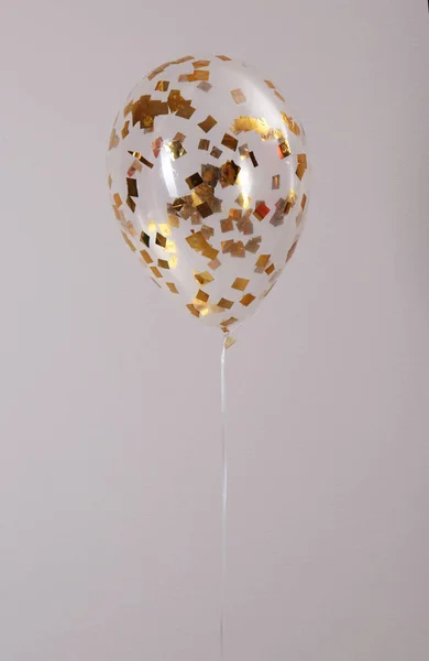 Balão Brilhante Com Brilhos Fundo Cinza — Fotografia de Stock