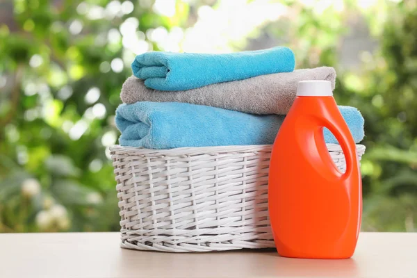 Soft Bath Towels Laundry Detergent Table Blurred Background — Stock Photo, Image