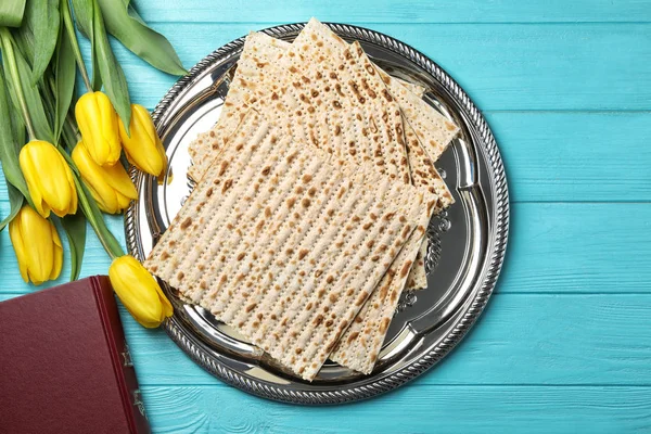 Flat Lay Composition Matzo Torah Flowers Wooden Background Passover Pesach — Stock Photo, Image