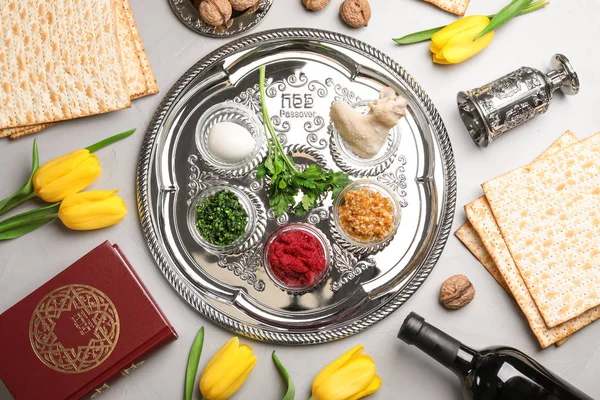 Flat Lay Composition Symbolic Passover Pesach Items Color Background — Stock Photo, Image