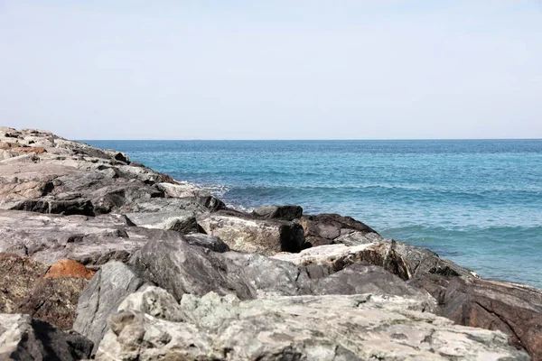 Vista Pitoresca Bela Praia Rochosa Dia Ensolarado — Fotografia de Stock