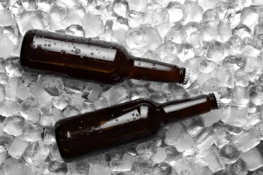 Bira buz küpleri, düz üzerinde yatıyordu