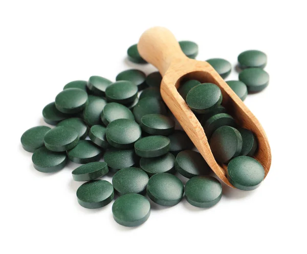 Scoop Spirulina Tabletten Witte Achtergrond — Stockfoto