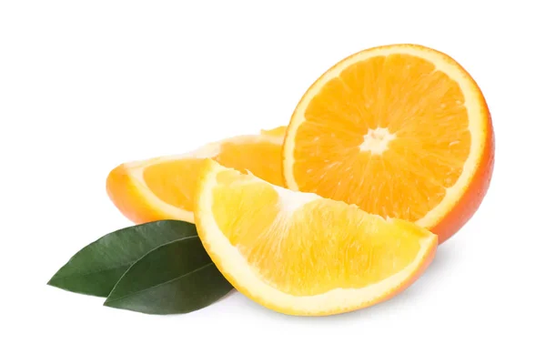 Färska Apelsiner Med Blad Isolerad Vit — Stockfoto
