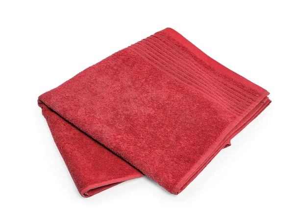 Ярко-красное чистое мягкое полотенце на белом фоне — стоковое фото