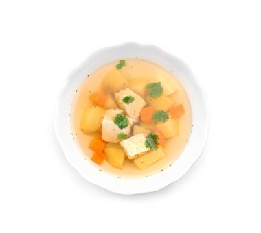 Beyaz arka planda, üstten görünüm taze ev yapımı tavuk çorbası ile çanak